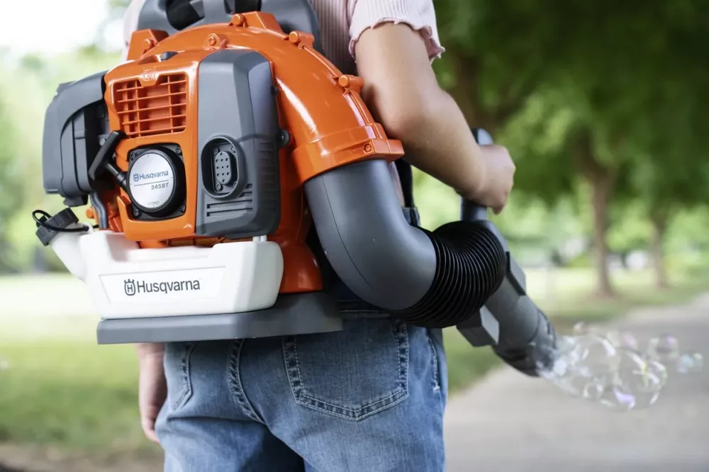 Husqvarna háti játék lombfújó – buborékfújó élmény gyerekeknek